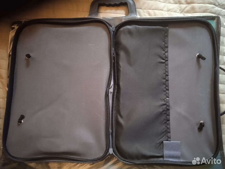 Папки с ручками и сумка холодильник