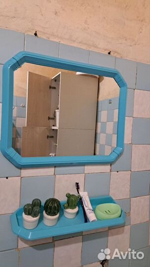 Зеркало с полочкой