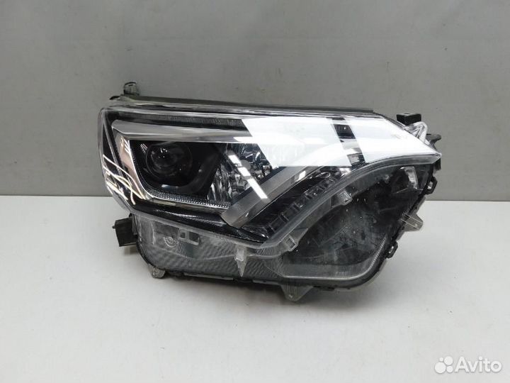 Фара правая Toyota RAV4