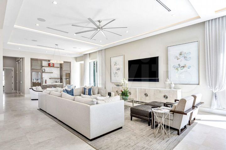 3-к. квартира, 90 м², 1/20 эт.