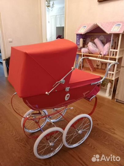 Прогулочная коляска для девочки
