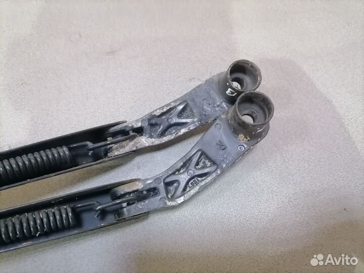 Поводок дворника передний Dodge Intrepid 1998-2004