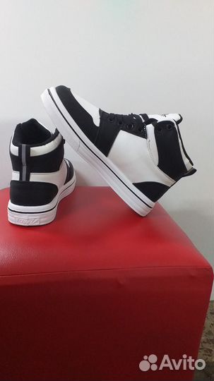 Кроссовки для мальчика высокие