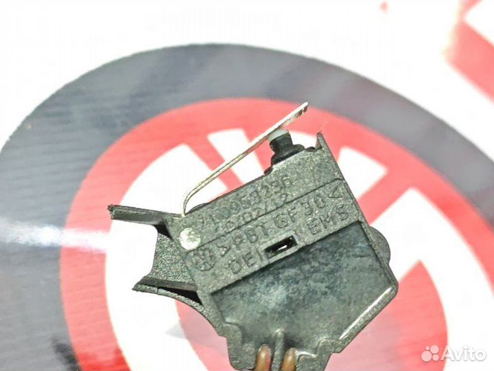 Концевик капота Audi Q7 4L cjtc 02.05.2012