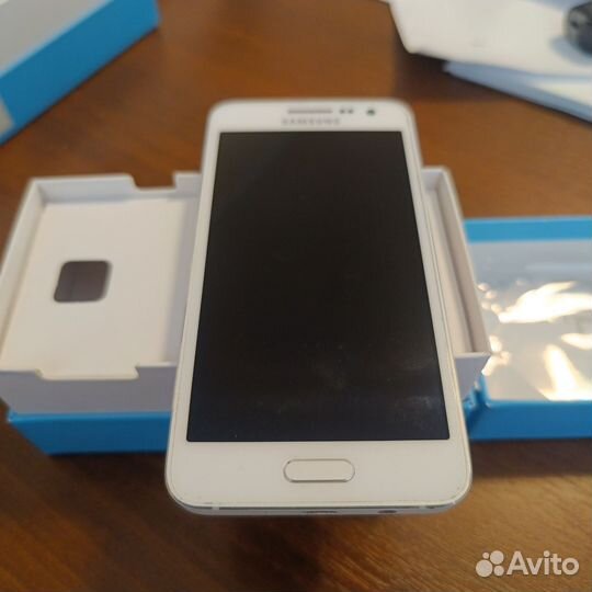 Samsung Galaxy A3 SM-A300F, 16 ГБ