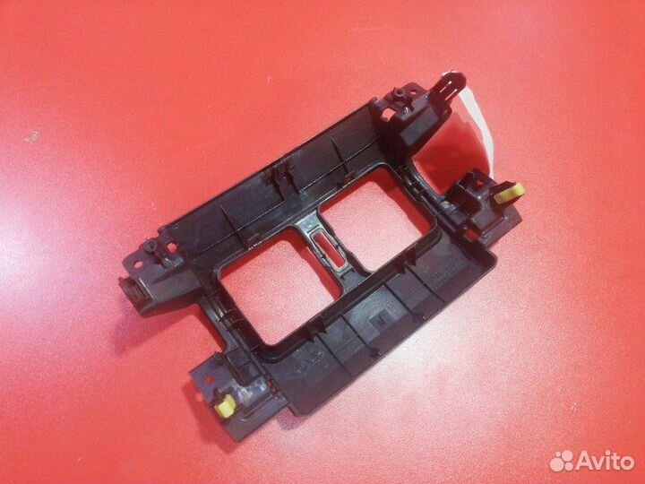 Накладка консоли между сидений задняя Toyota Land