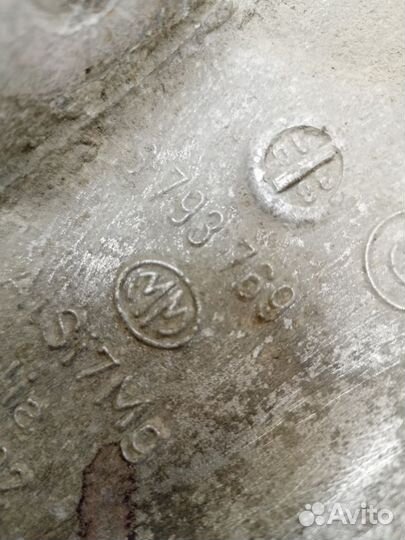 Кулак задний левый 33326793769