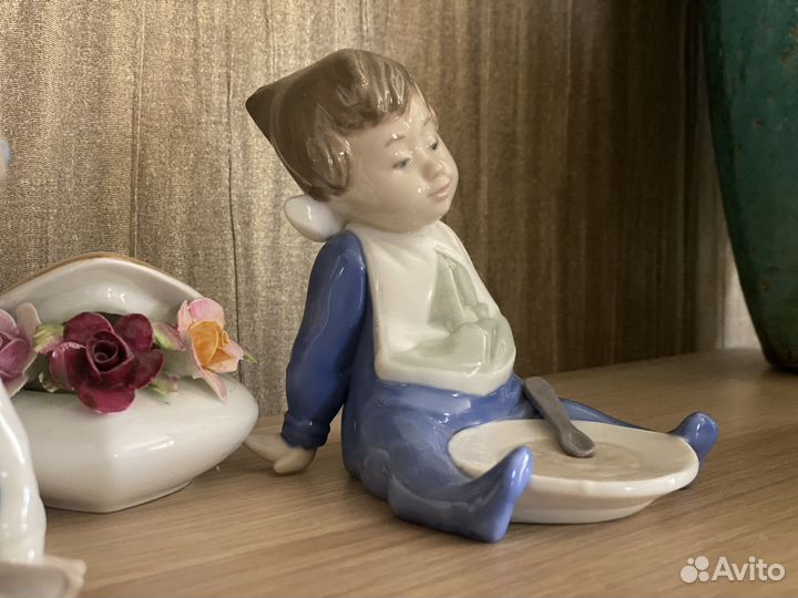 Статуэтки 2 шт. фарфор Lladro Nao. Детки с кашей