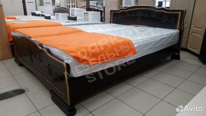 Кровать массив