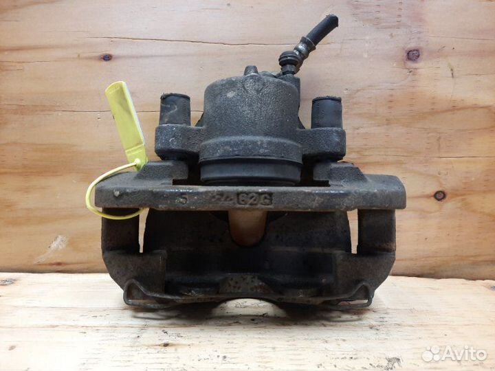 Суппорт передний правый Mazda Axela BK5P zyve 2006