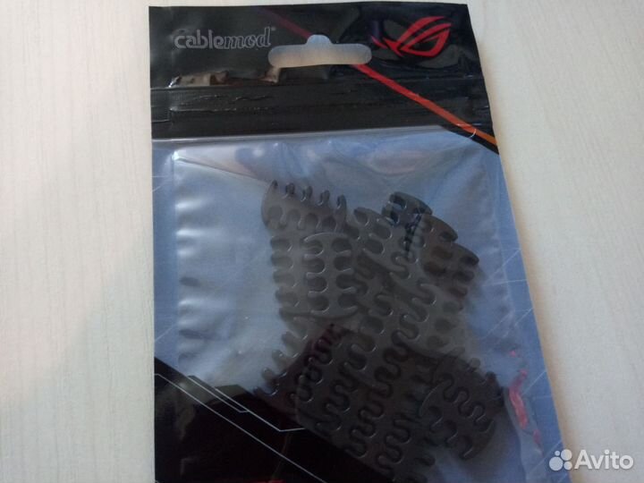 Хомуты и гребёнки от Asus Rog Thor Новые