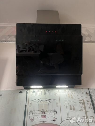 Вытяжка наклонная