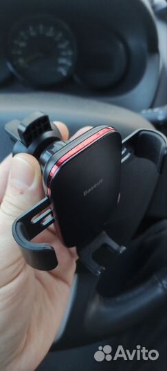 Гравитационный держатель телефона