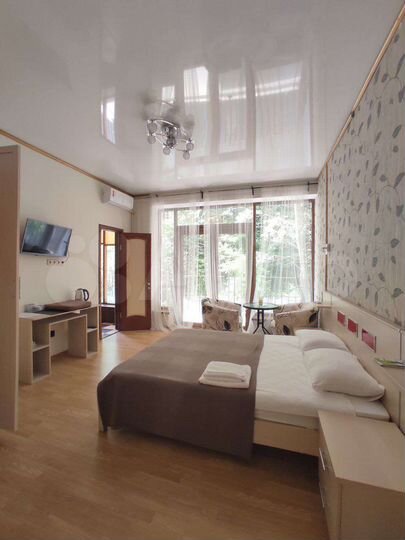 Дом 2000 м² на участке 6 сот.