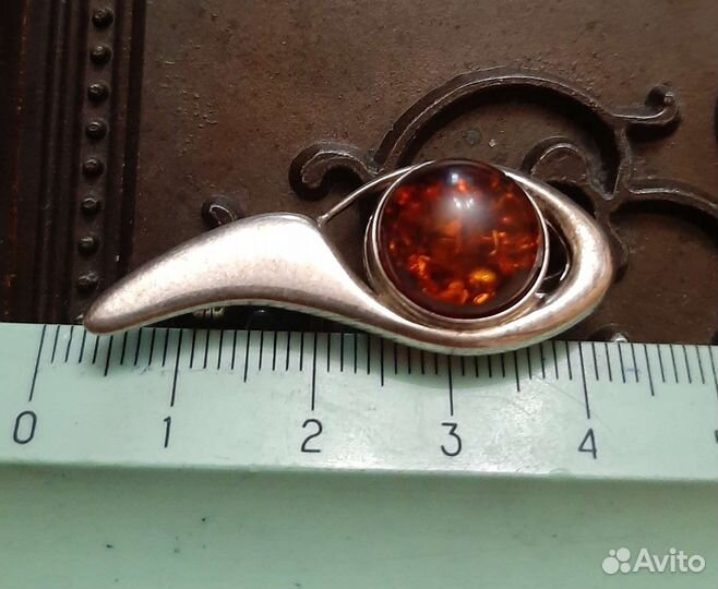 Брошь янтарь природный серебро 925пр.третий глаз