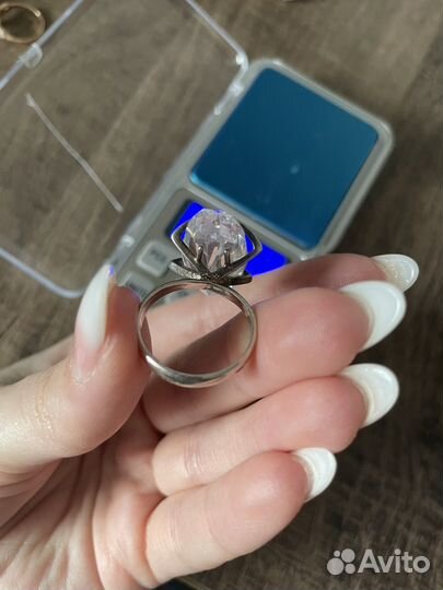 Серебряное кольцо с фианитом