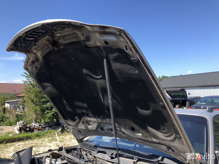 Капот на Audi A6 C4