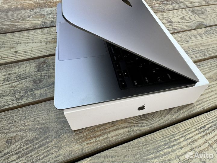 Apple MacBook Air 13 2020 M1 8/256 Gray 14 циклов