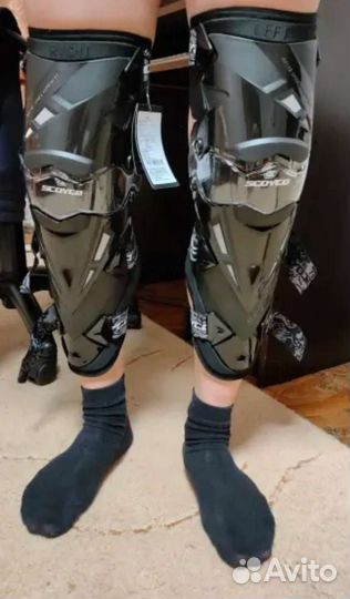 Шарнирные наколенники scoyco