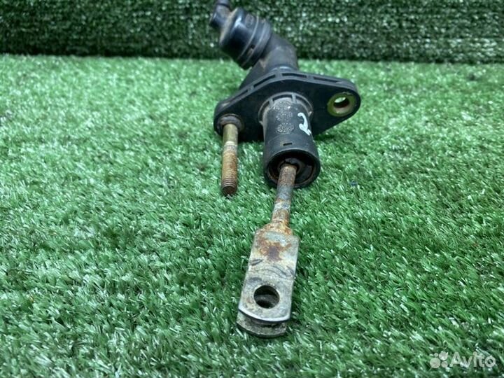 Главный цилиндр сцепления Kia Shuma