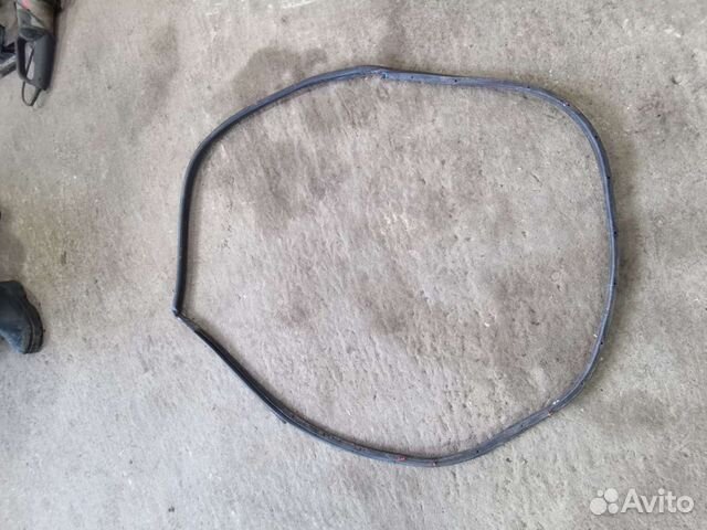 Уплотнитель проёма двери задний правый carisma