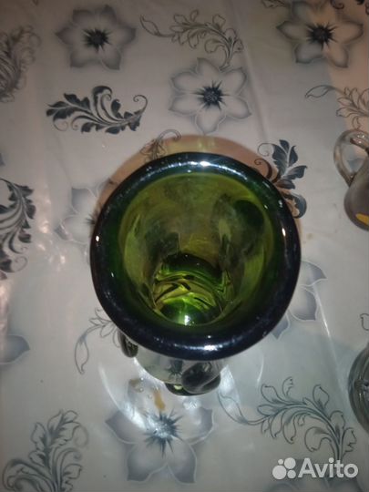 Старинная ваза стекло,зелёное