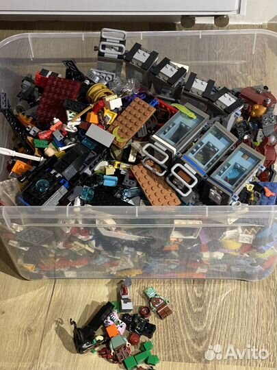 Lego россыпью 5 кг и человечки