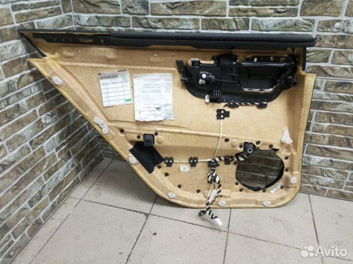 Обшивка боковой двери задняя правая Mercedes-Benz