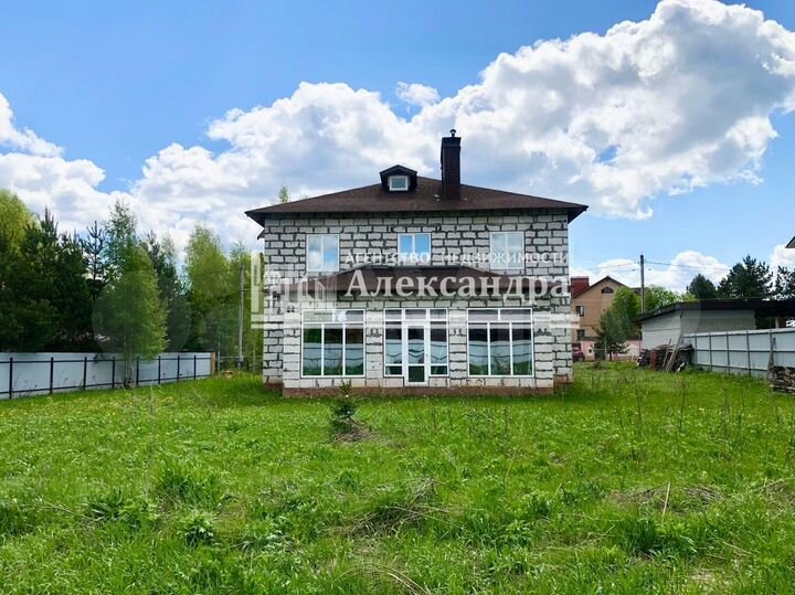 Дом 298 м² на участке 15 сот.