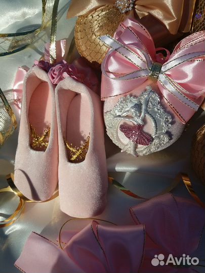 Новогодние игрушки на елку