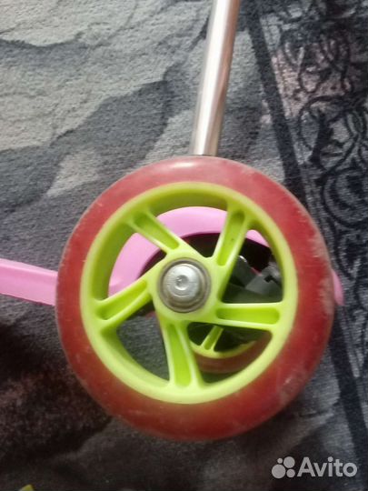 Самокат 3х колёсный для девочки Reaction