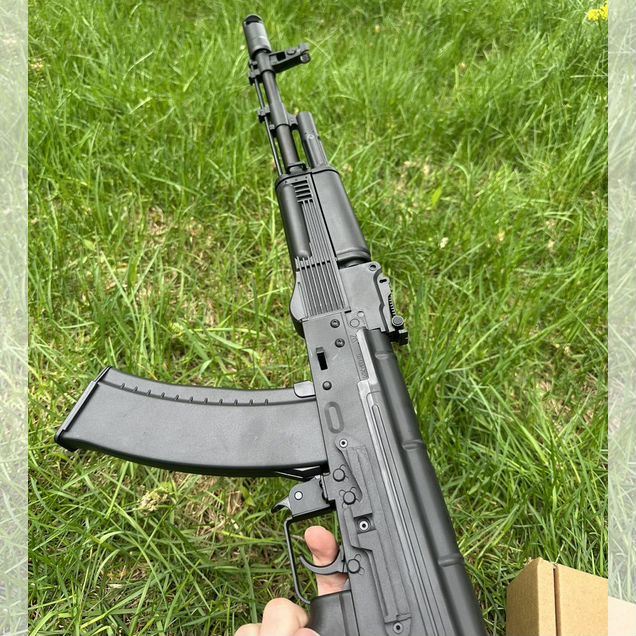 Металлический автомат на орбизах Калаш ак 74