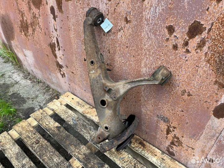 Рычаг задний левый Volkswagen Transporter T5 2009