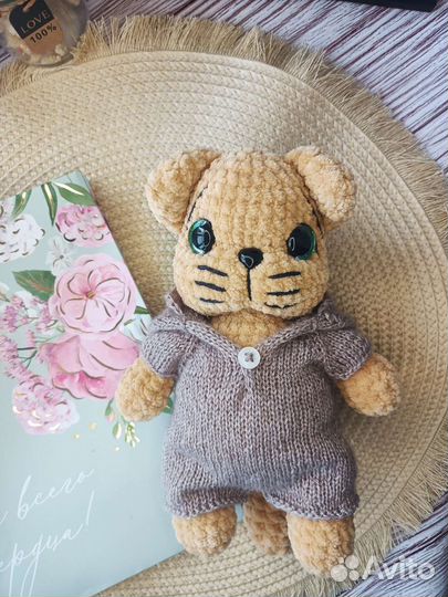 Котик вязаный