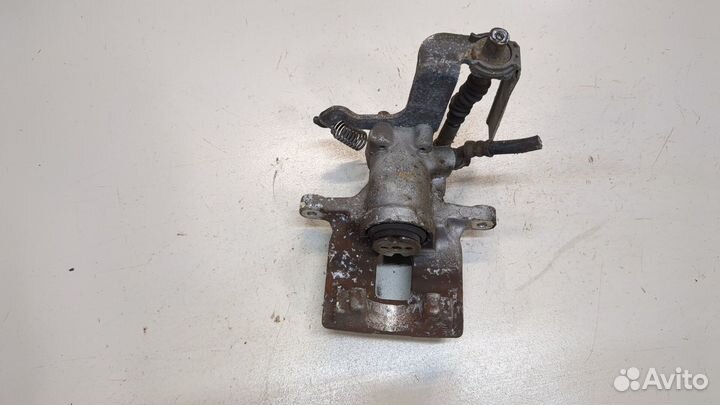 Суппорт Toyota Avensis 3, 2009