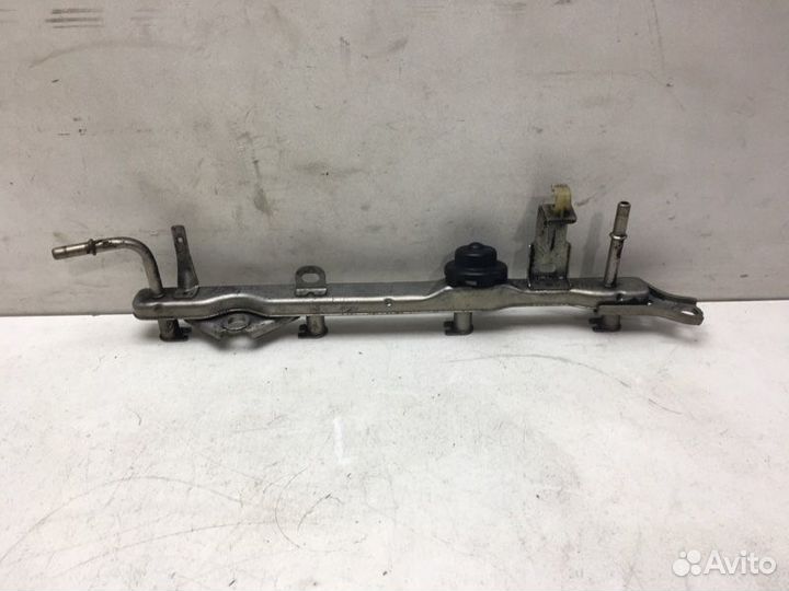 Топливная рампа левая Toyota Tundra 4.6 2012