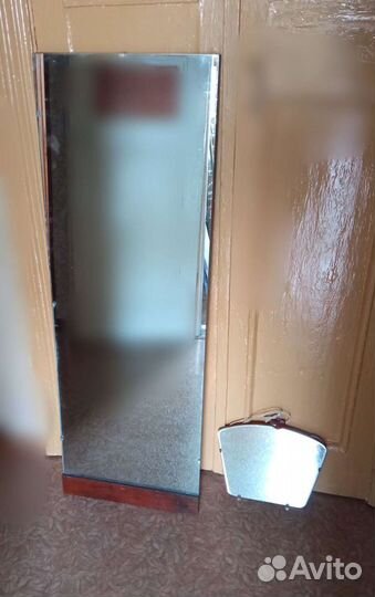 Фоторамки, два зеркала, термометр