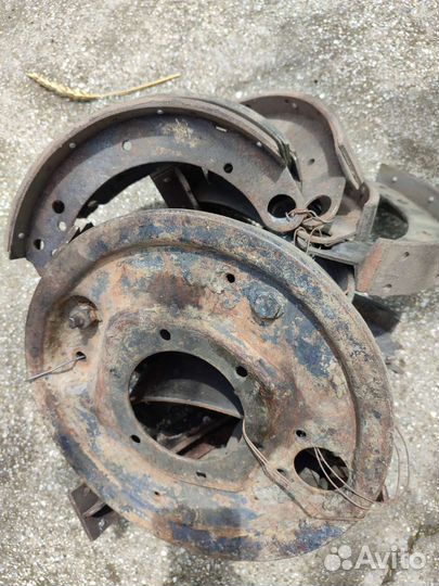 Тормозные колодки и опорный диск на УАЗ