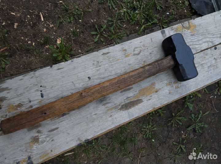 Садовый инвентарь. колышки для помидор