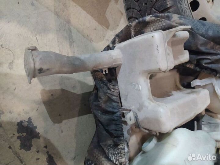 Бачок омывателя Mitsubishi Lancer Cedia CS2A