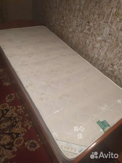 Кровать с матрасом