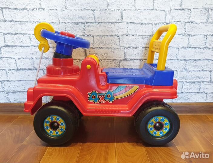 Машинка-каталка, толокар 