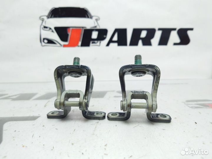 Петля крышки багажника Volkswagen Tiguan I рестайл