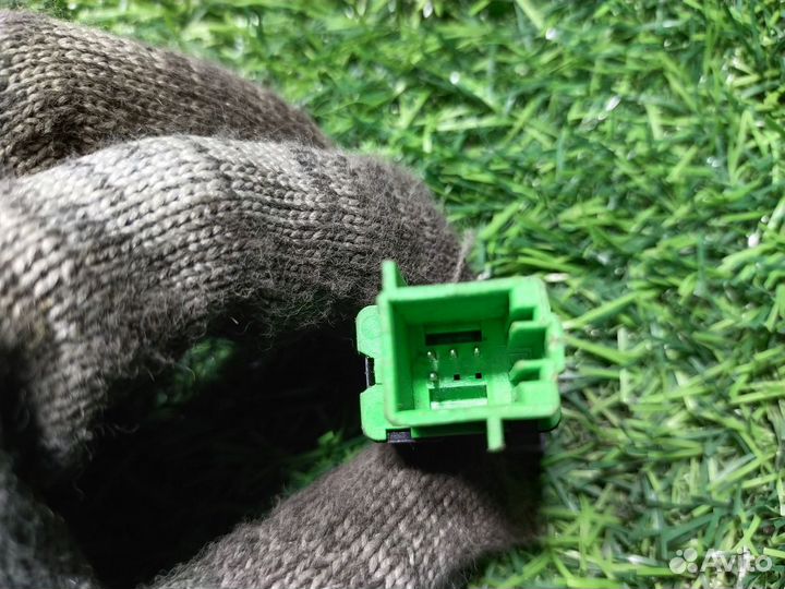 Кнопка антипробуксовочной системы Volkswagen Jetta