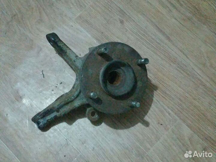 Кулак поворотный