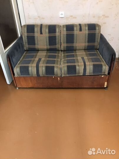 Диван,два кресла, журнальный столик, два стула