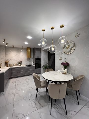 3-к. квартира, 90 м², 1/5 эт.