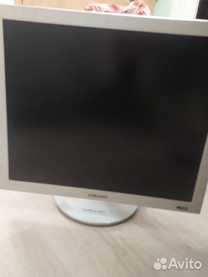 Монитор Samsung 193P plus