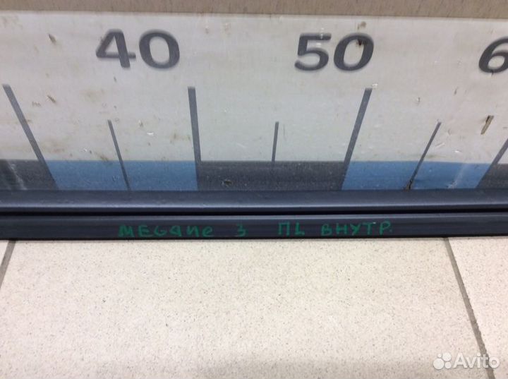 Накладка стекла передняя левая Renault Megane 3
