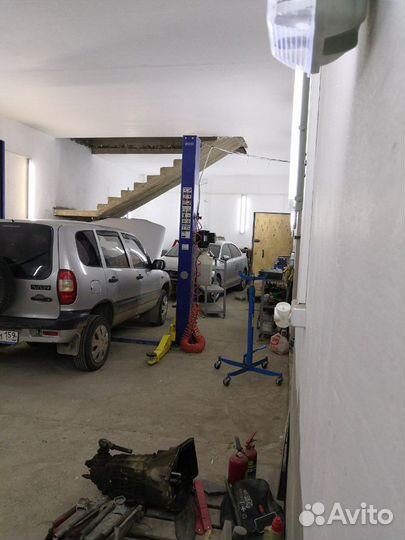 Рабочий в автосервис